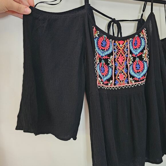 Lily White Embroidered Boho Peplum Top Sz XL Flowy Black Cold Shoulder Tie - Picture 3 of 8